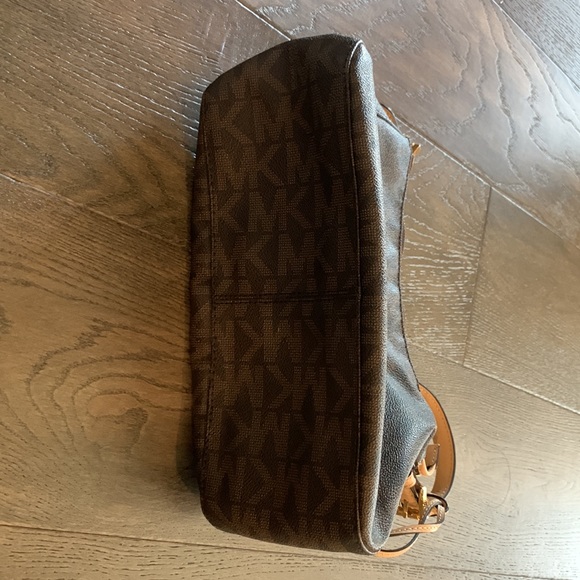 Michael Kors Handbag - Picture 4 of 9